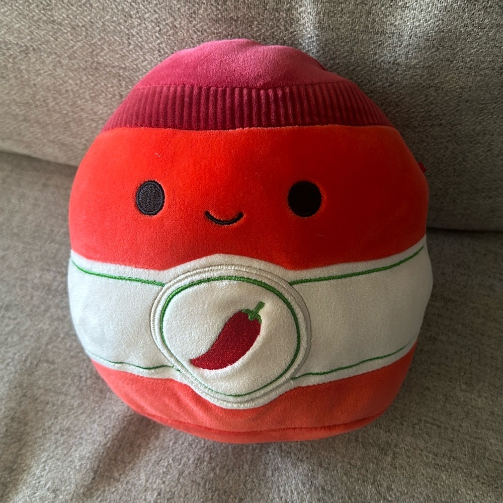 Euc ILLIA Sriracha Hot Sauce Kellytoy Plush toy  squishmallow